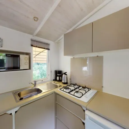 Mobil-home Avec Terrasse A Vic-sur-cere, 4 Personnes - Api-1-52-1251 Campsite