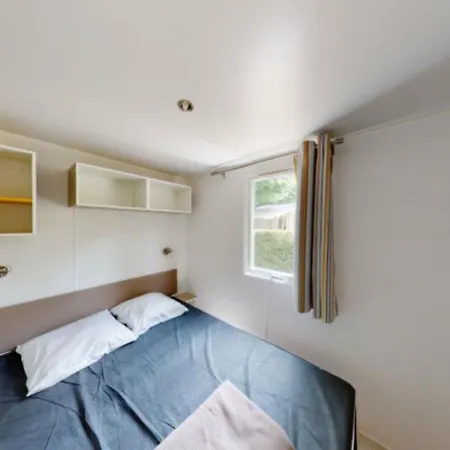 Campsite Mobil-home Avec Terrasse A Vic-sur-cere, 4 Personnes - Api-1-52-1251