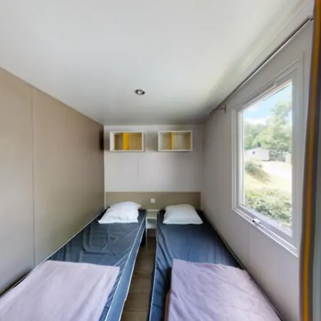 Mobil-home Avec Terrasse A Vic-sur-cere, 4 Personnes - Api-1-52-1251