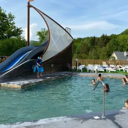 Campsite Mobil-home Avec Terrasse A Vic-sur-cere, 4 Personnes - Api-1-52-1251