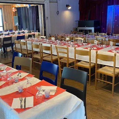 Mobil-home Avec Terrasse A Vic-sur-cere, 4 Personnes - Api-1-52-1251 *