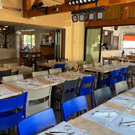 Mobil-home Avec Terrasse A Vic-sur-cere, 4 Personnes - Api-1-52-1251 Кемпинг Вик-сюр-Сер