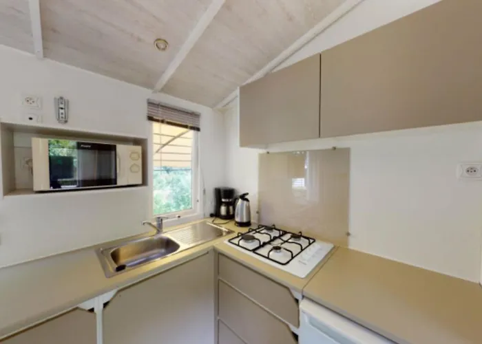 Mobil-home Avec Terrasse A Vic-sur-cere, 4 Personnes - Api-1-52-1251 Кемпинг