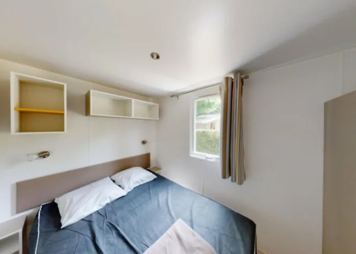 Campsite Mobil-home Avec Terrasse A Vic-sur-cere, 4 Personnes - Api-1-52-1251