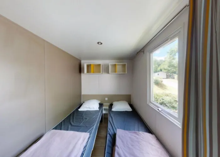 Mobil-home Avec Terrasse A Vic-sur-cere, 4 Personnes - Api-1-52-1251