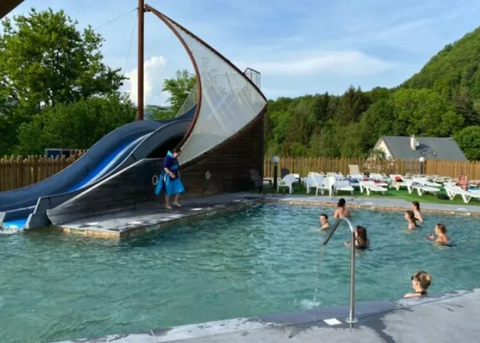 Campsite Mobil-home Avec Terrasse A Vic-sur-cere, 4 Personnes - Api-1-52-1251