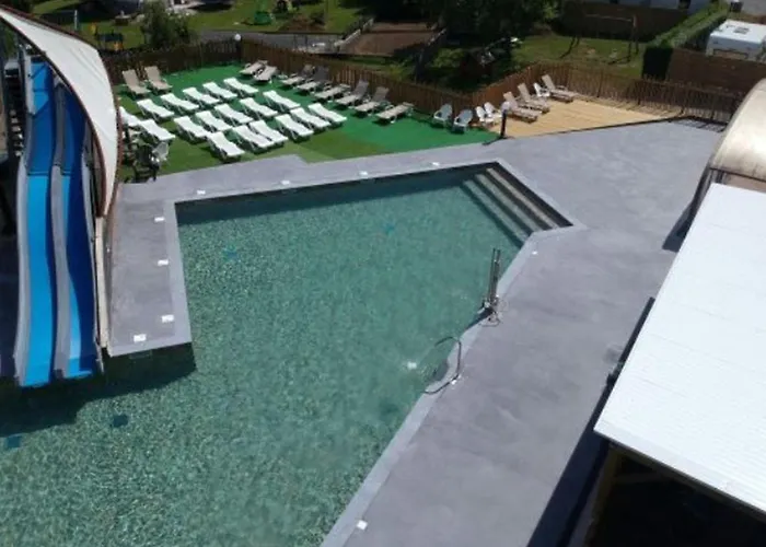 Mobil-home Avec Terrasse A Vic-sur-cere, 4 Personnes - Api-1-52-1251 Campsite *