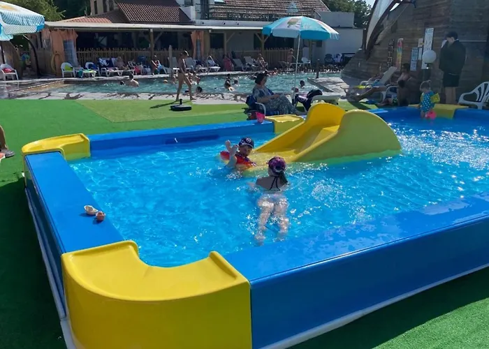 Mobil-home Avec Terrasse A Vic-sur-cere, 4 Personnes - Api-1-52-1251 Vic-sur-Cere