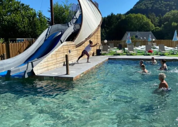 Campsite Mobil-home Avec Terrasse A Vic-sur-cere, 4 Personnes - Api-1-52-1251