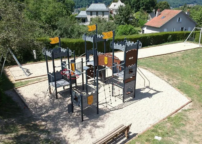 Campsite Mobil-home Avec Terrasse A Vic-sur-cere, 4 Personnes - Api-1-52-1251