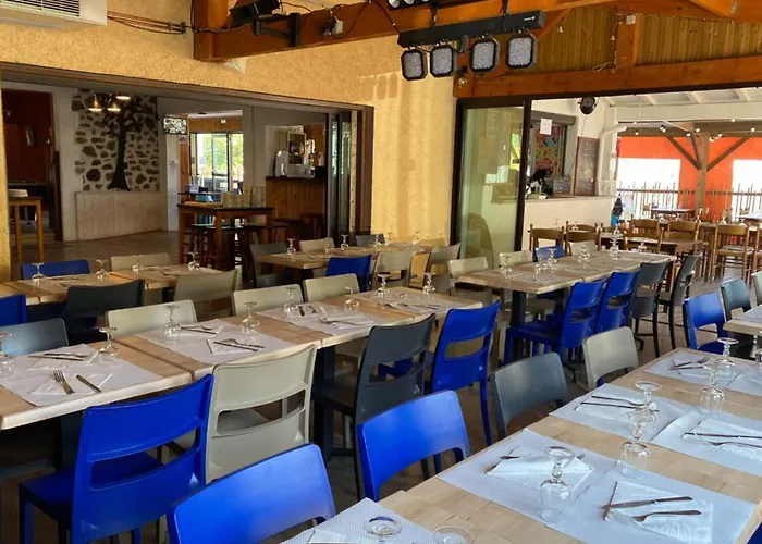 Mobil-home Avec Terrasse A Vic-sur-cere, 4 Personnes - Api-1-52-1251 Campsite Vic-sur-Cere