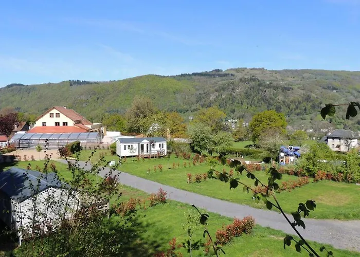 Mobil-home Avec Terrasse A Vic-sur-cere, 4 Personnes - Api-1-52-1251 *