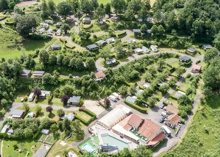 Mobil-home Avec Terrasse A Vic-sur-cere, 4 Personnes - Api-1-52-1251 Campsite *